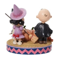 Enesco Jim Shore Peanuts Gang Halloween Figurine With Light, 5.55" 7 Enesco Jim Shore Peanuts Gang Halloween Figurine With Light, 5.55" -Stuffed Animals Shop Jim Shore Peanuts Halloween Figurine With Light 6013037 03